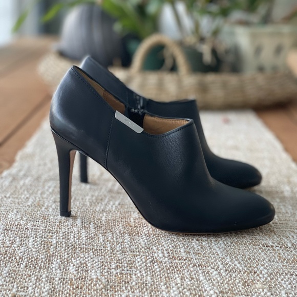 Coach Booties! Cute Coach Heel Booties. Excellent condition! - Picture 3 of 14
